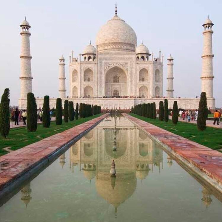 https://www.indiatraveloop.com/Agra Image